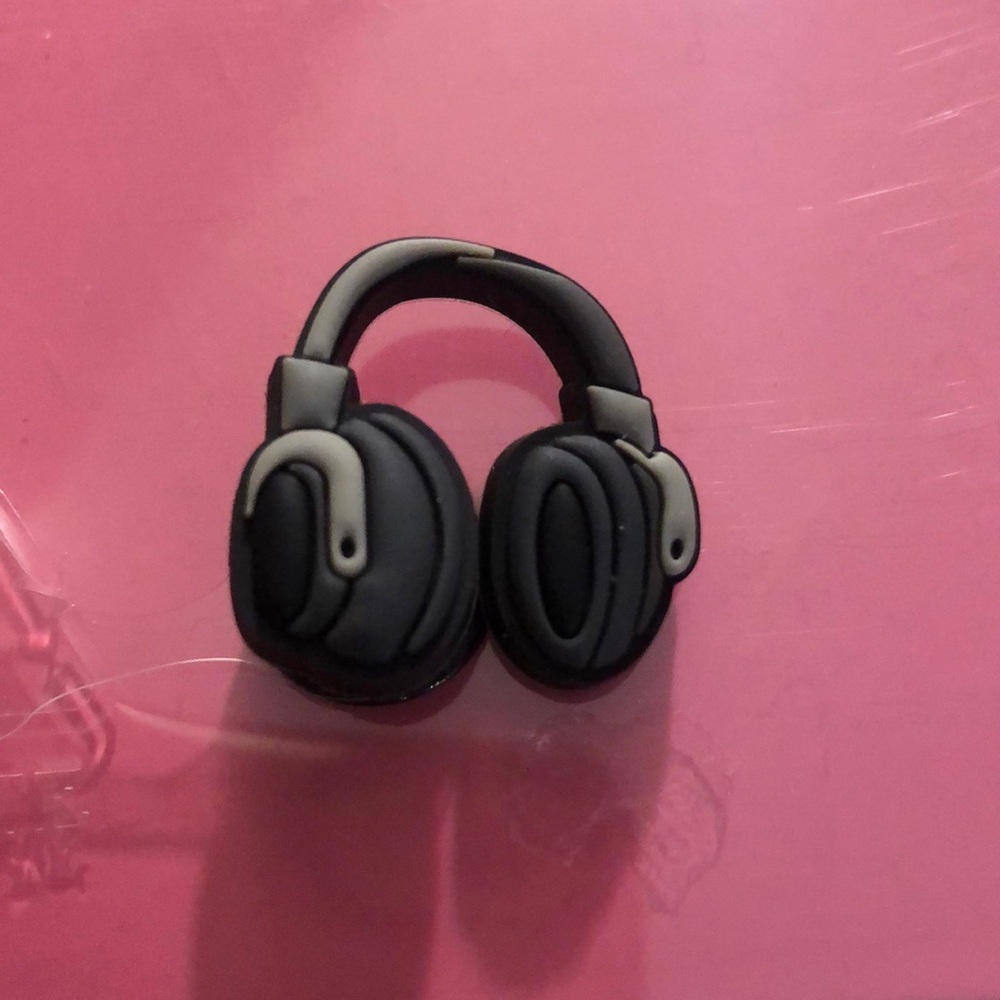 🌈 5 for $10 NWT Headphones Jibbitz Charm